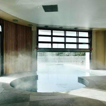 酒店 Golden Tulip Bezannes 4*