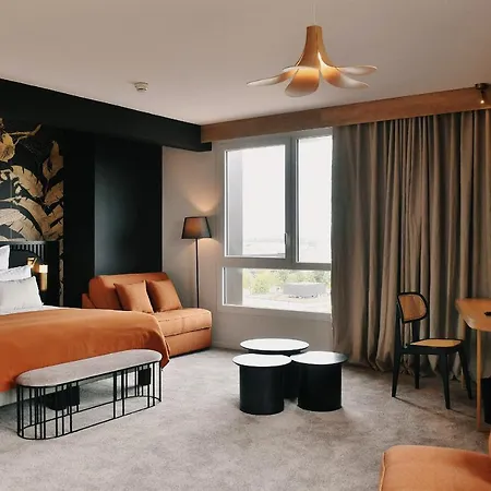 ホテル Golden Tulip Bezannes ランス