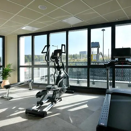 Hotel Golden Tulip Bezannes 4*