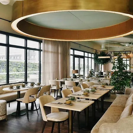 Golden Tulip Bezannes