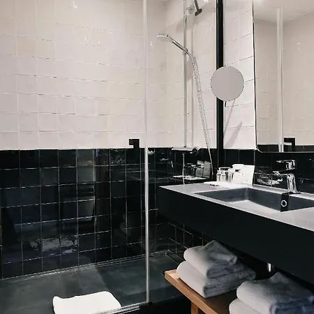 Golden Tulip Bezannes فندق 4*