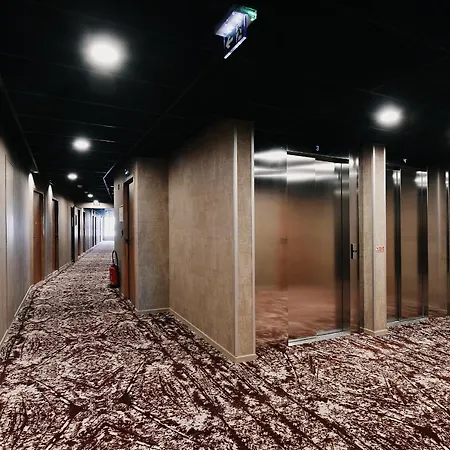 Golden Tulip Bezannes