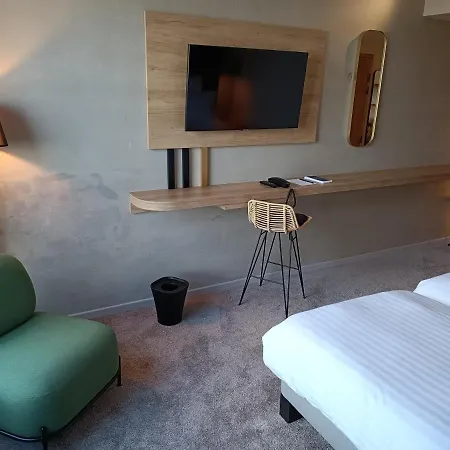 ホテル Golden Tulip Bezannes ランス