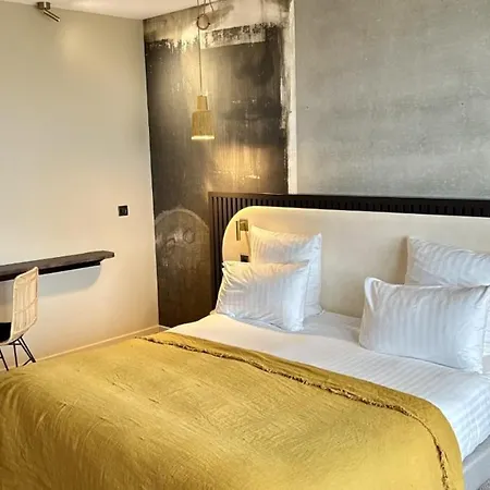 酒店 Golden Tulip Bezannes 4*