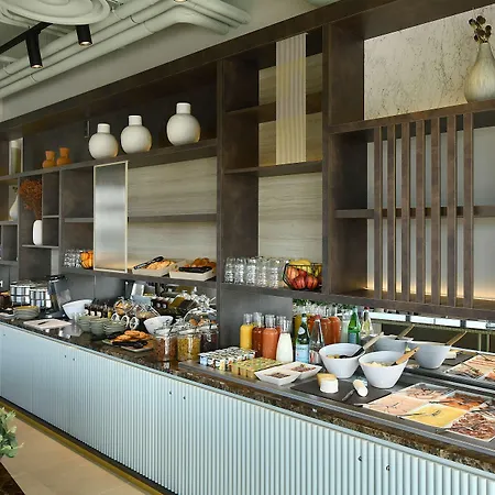 Golden Tulip Bezannes فندق رانس