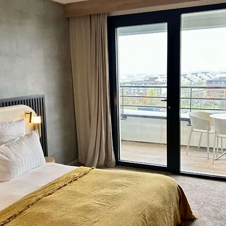 Golden Tulip Bezannes فندق