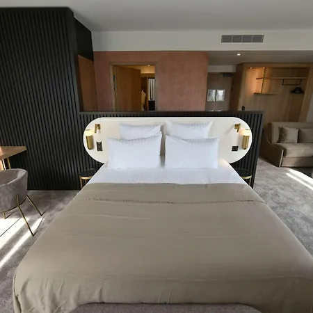 ホテル Golden Tulip Bezannes ランス