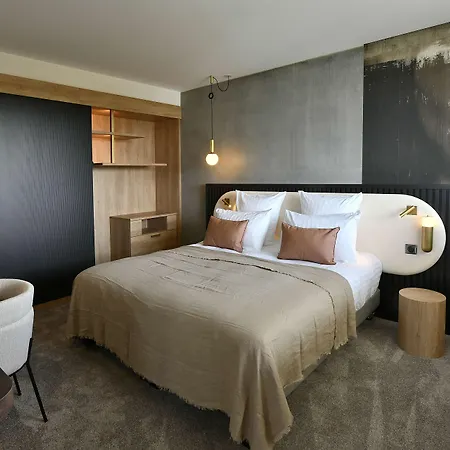 Szálloda Golden Tulip Bezannes 4*