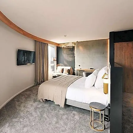 Golden Tulip Hotel