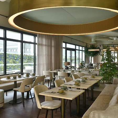Golden Tulip Bezannes 4*