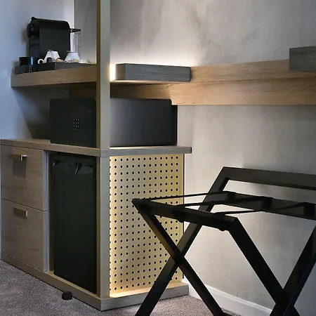 Golden Tulip Bezannes Hotel