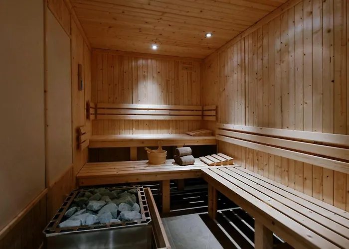 Golden Tulip Bezannes