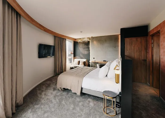 فندق Golden Tulip Bezannes