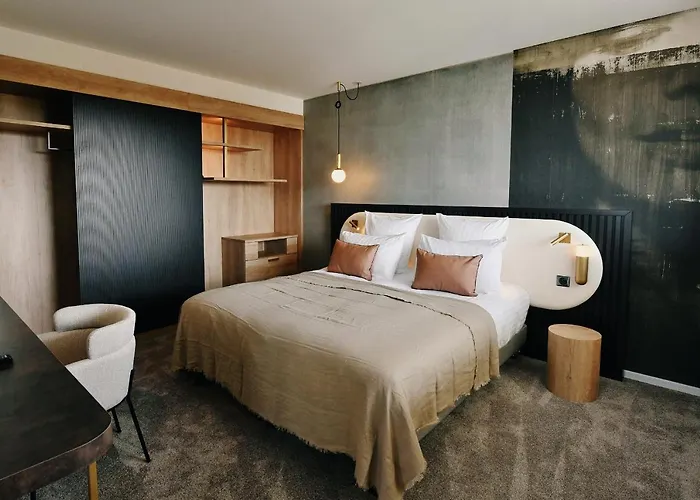 Golden Tulip Bezannes 4*