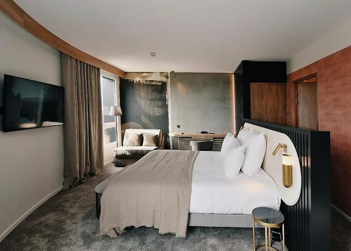 Golden Tulip Bezannes 4*