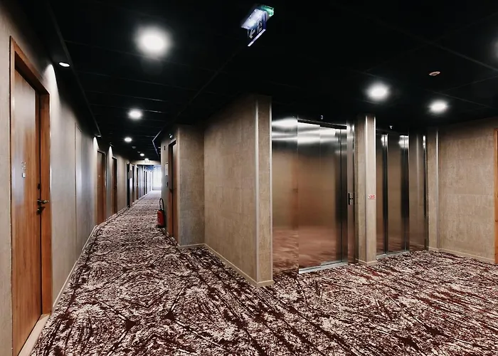 Golden Tulip Bezannes