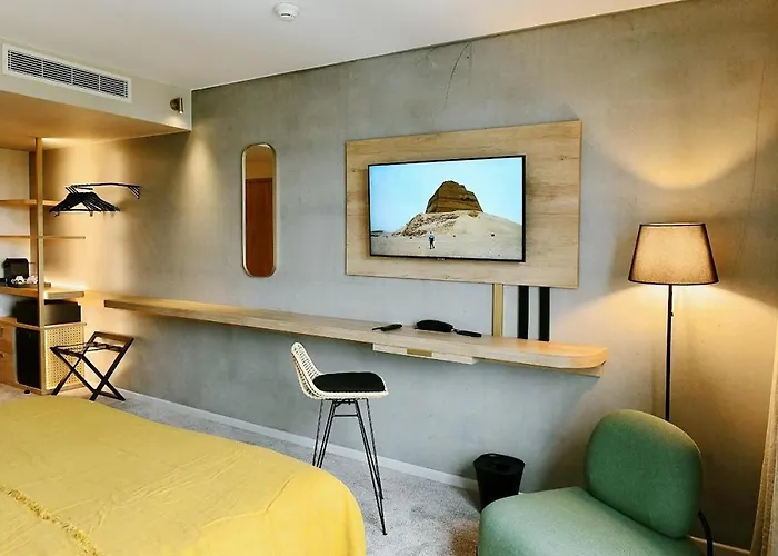 Golden Tulip Bezannes فندق رانس