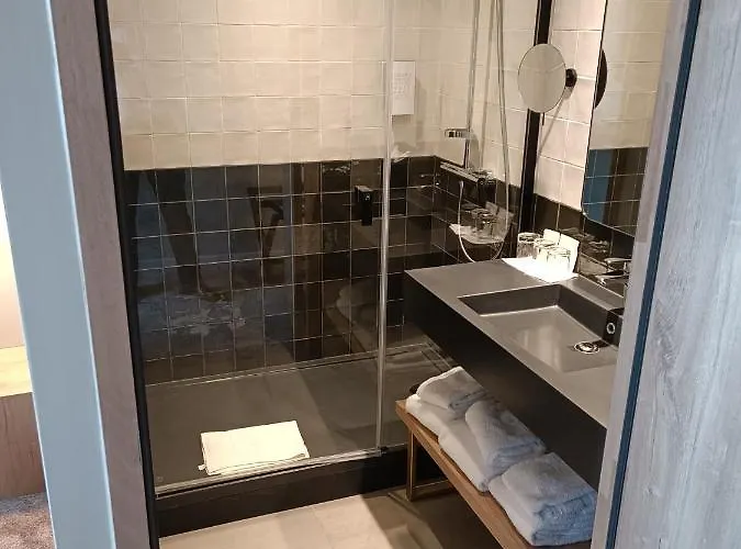 Golden Tulip Bezannes رانس