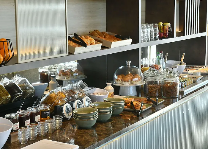 Hotel Golden Tulip Bezannes 4*