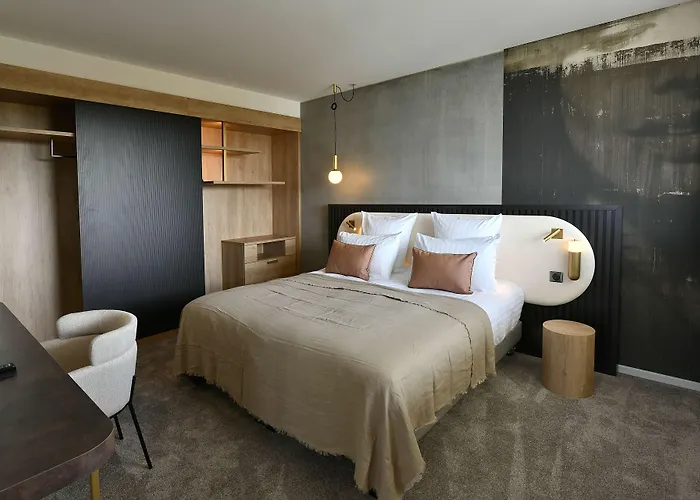 Szálloda Golden Tulip Bezannes 4*